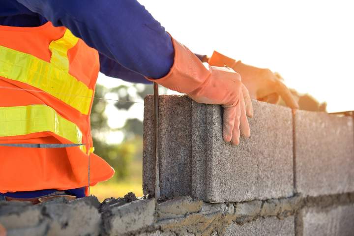 Pose de fondations et de structures essentielles à la construction